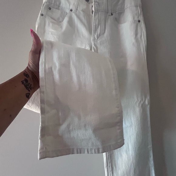 TOMMY HILFIGER • Off White Bootcut Jeans • 6 • - Picture 2 of 7